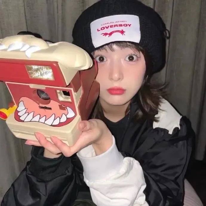 迷之血红海报
